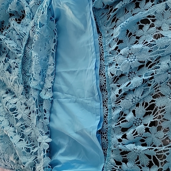 ALEXIA ADMOR - EMBROIDERY TALL SKIRT LIKE NEW!! ✨️ - Picture 7 of 9